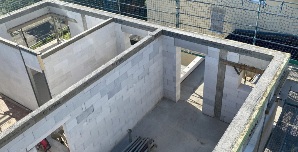 DBV-Merkblatt Abstandshalter Abstandshalter Eurocode 2 Ringanker Richtlinienkonform Ringanker selbst betonieren Ringbalken selbst betonieren Sonderlösung Ringanker Sonderlösung Ringbalken Mauerwerksaussteifung Rehmschalung Ringanker selbst machen Ringbalken selbst machen Ringanker Kosten sparen Ringanker Zeit sparen Ringbalken Kosten sparen Ringbalken Zeit sparen Gebäudeaussteifung